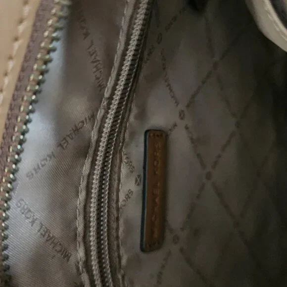 Michael Kors, the Jet Set Signature Logo Small Flat Crossbody Bag - Picture 7 of 12